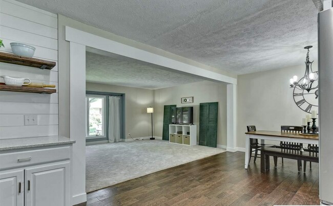 Building Photo - 4 Bedroom in Eldorado!!