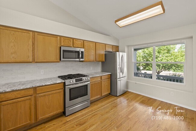 Building Photo - Spacious Ranch-Style 5-Bedroom in The Heig...