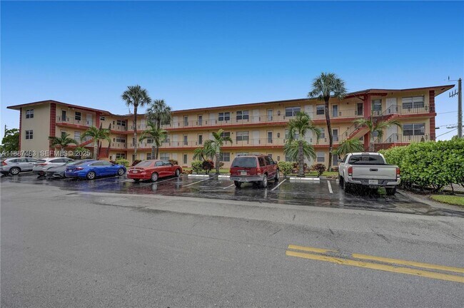 Building Photo - 5050 Bayview Dr