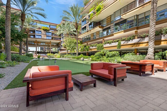 Building Photo - 7121 E Rancho Vista Dr