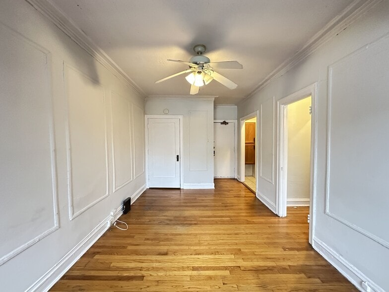 Building Photo - 1160 N Dearborn St