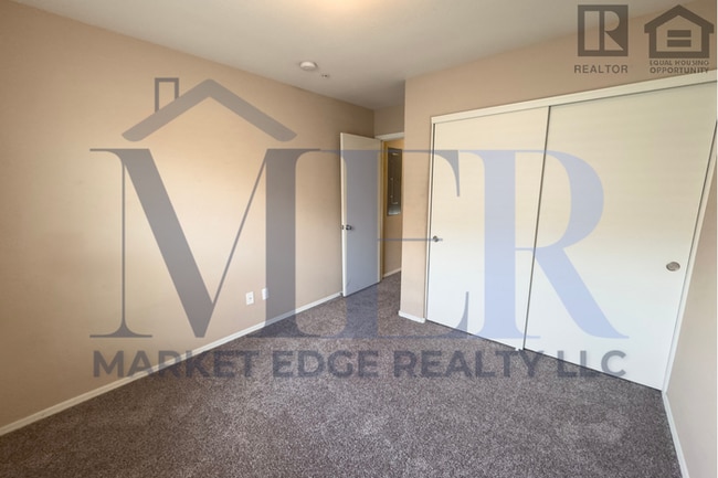 Building Photo - 3Bed/2.5Bath Townhouse at 83rd Ave/I-10! Ready for Immediate Move-In! -- FENCED-IN YARD! 2 CAR GA...