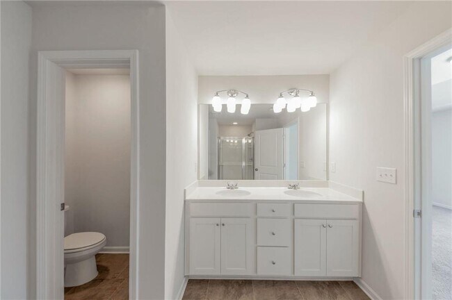 Building Photo - 3625 Hawthorne Terrace