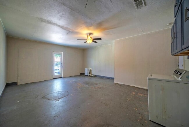 Building Photo - 7005 E Meadow Bend Dr
