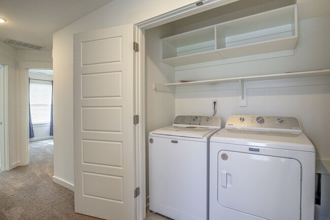 Building Photo - Corner Townhome with Roof Top Deck in Down...