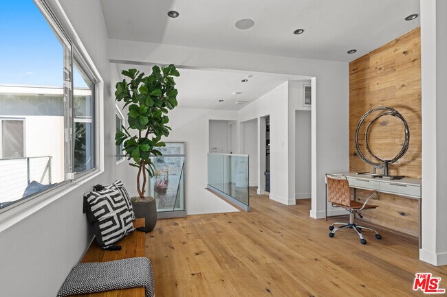 Building Photo - 7470 Woodrow Wilson Dr