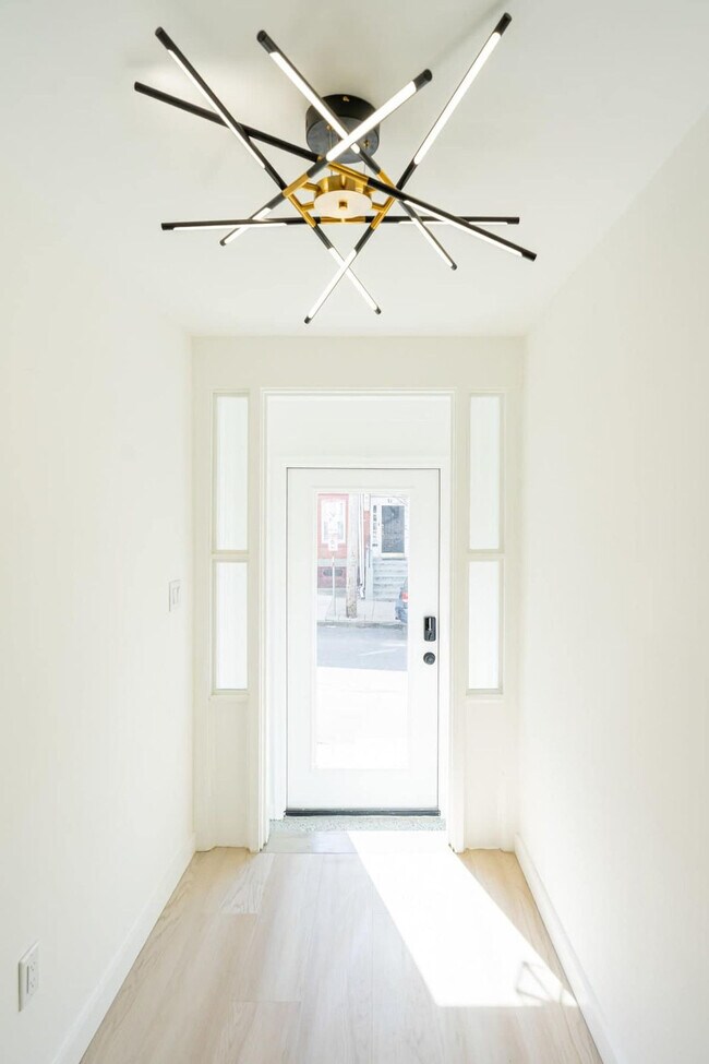 Building Photo - 42 White St Pl