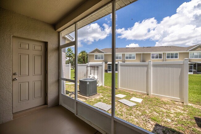 Building Photo - **  MAINTENANCE FREE TOWNHOME **2 BD 2.5 BATH