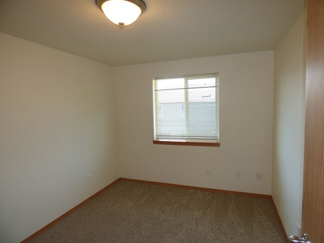 Building Photo - 261-263 Gwinn St Monmouth, OR 97351