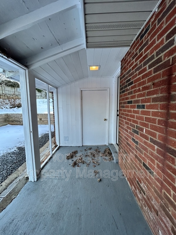 Building Photo - 354 Berry St