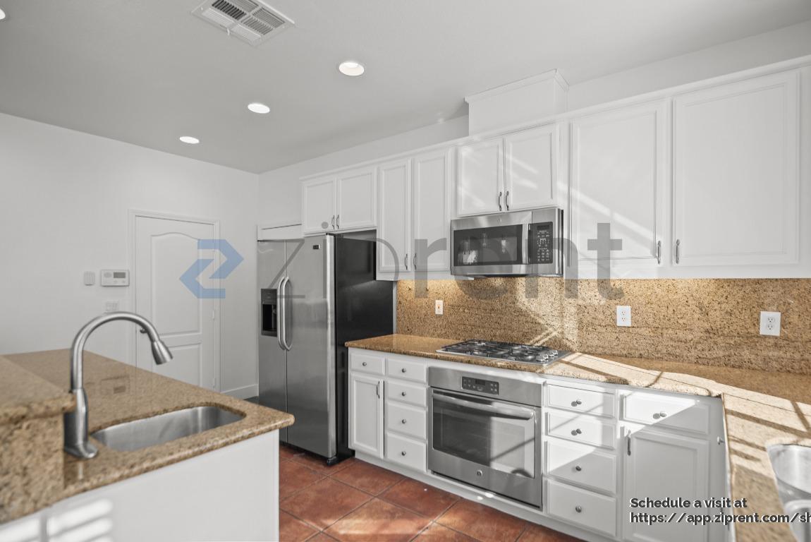 Building Photo - 207 Barcelona Dr