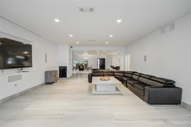 Building Photo - 5754 Wigton Dr