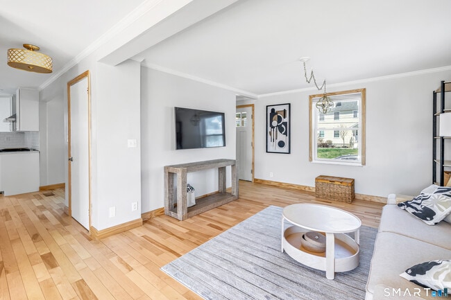 Building Photo - 855 Riverside Dr