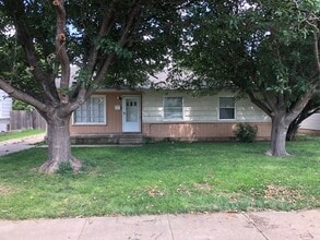 Building Photo - Located in Avondale!!! 3/1 Large Fenced Ba...