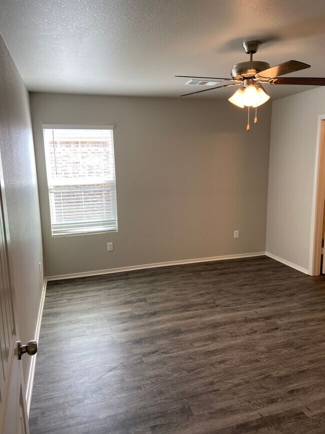 Building Photo - *PreLeasing* Four Bedroom | Two Bath Home in Bridlewood