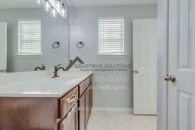 Building Photo - 304 Oldbury Ln