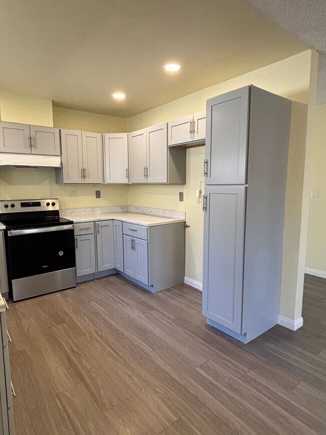 Building Photo - 6065 California Ave