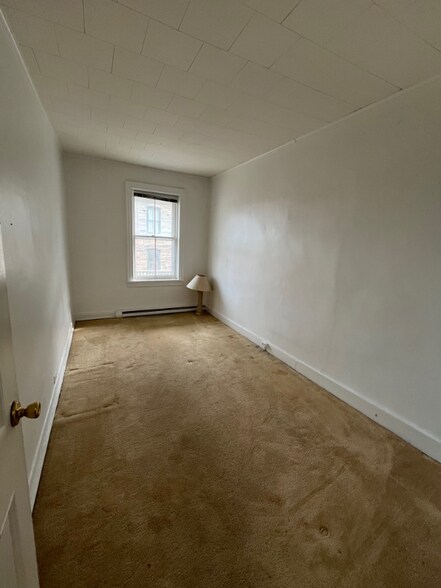 Building Photo - 106 Pine St