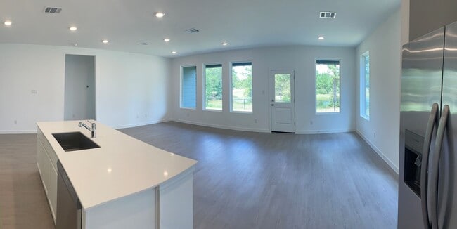 Building Photo - 545 Shoreview Dr