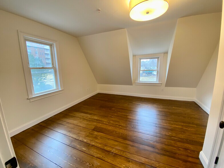 Building Photo - 21 Bellevue St