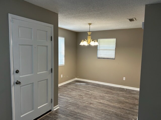 Building Photo - 1877 Rosanne St