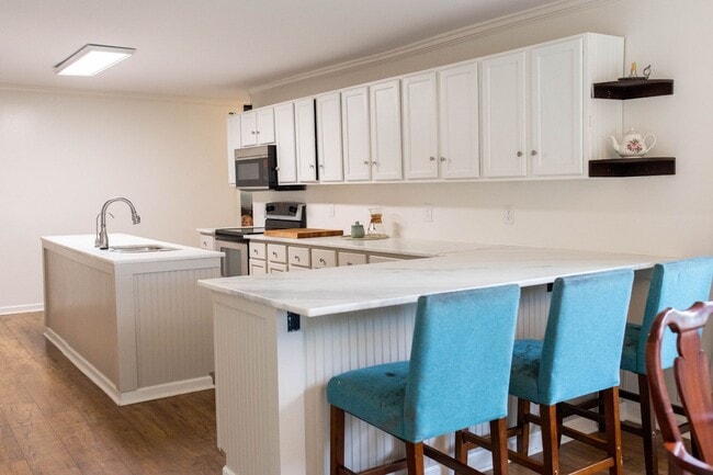 Building Photo - Beautiful 3 bedroom 2 bathroom brick home ...