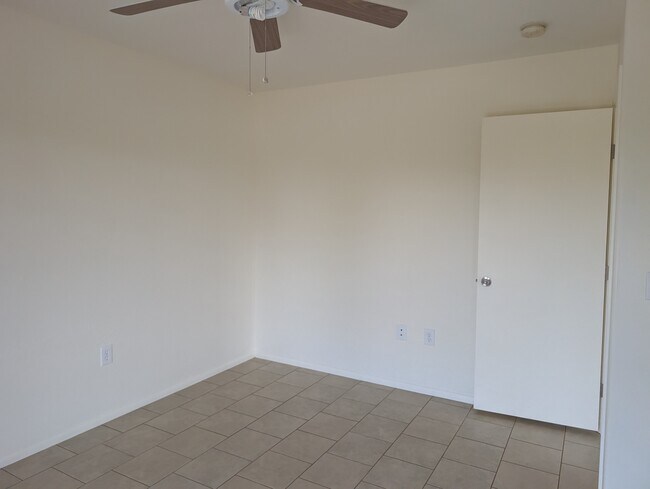 Building Photo - 1737 S Murdock Rd