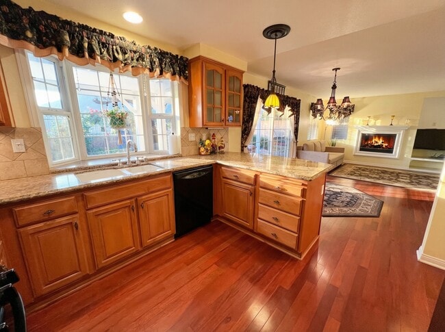 Building Photo - 1829 Mirador Dr