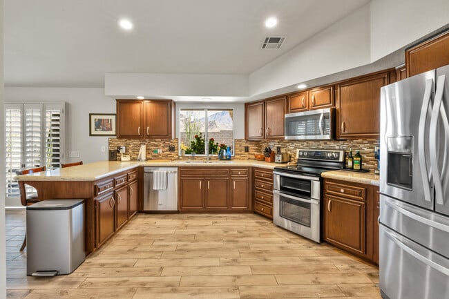 Building Photo - 54965 Avenida Vallejo