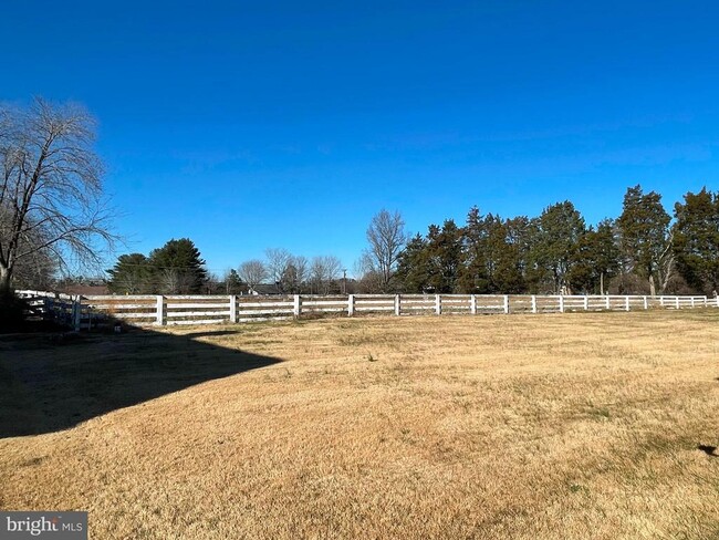 Building Photo - 44972 Serenity Farm Ln