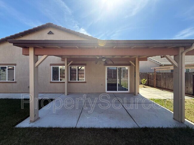 Building Photo - 437 Pendragon St