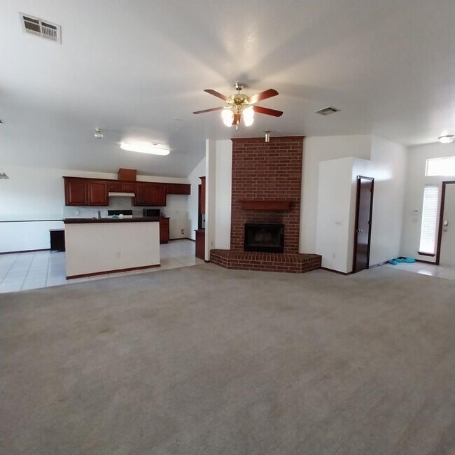 Building Photo - 16220 Sugar Loaf Dr