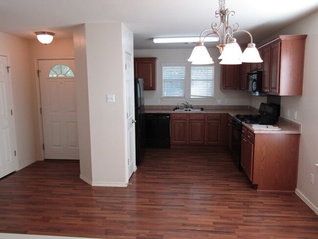 Building Photo - 408 N Cascades Ave