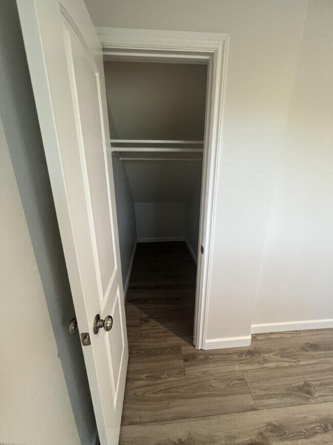 Building Photo - Newly Remodeled, Charming 1-Bedroom Oasis ...