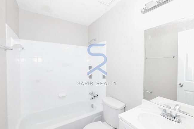 Building Photo - Move in before November 15th and choose yo...