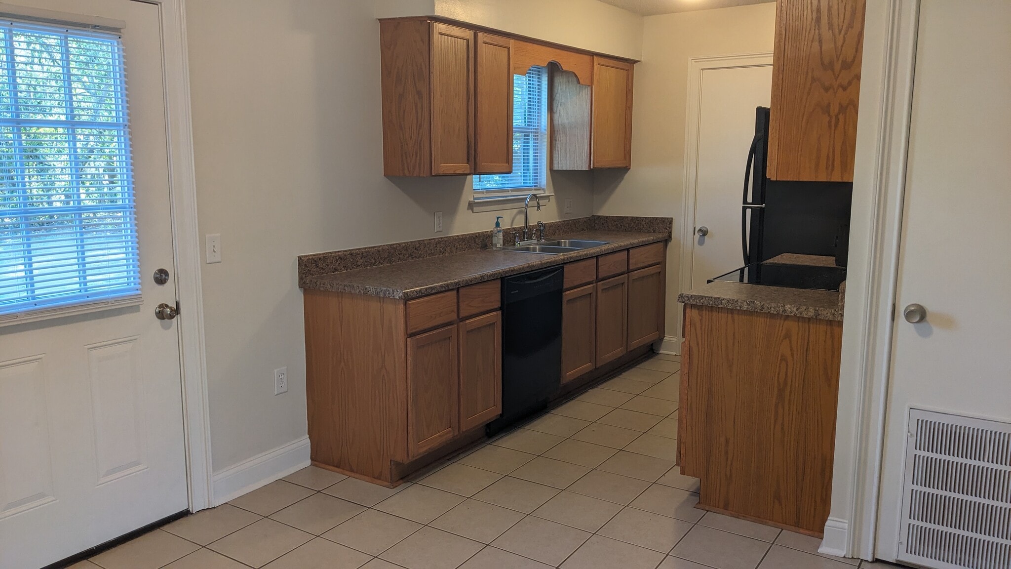 Building Photo - 123 Greene Dr