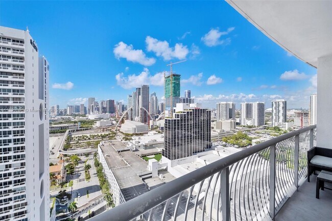 Building Photo - 1750 N Bayshore Dr