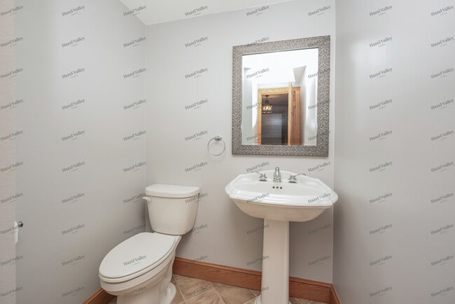 Building Photo - 17984 Chillicothe Rd