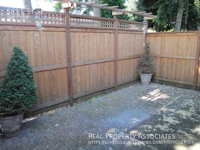 Building Photo - 503 L St SE