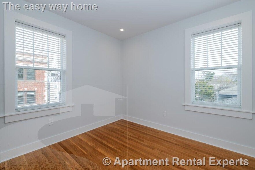 Building Photo - 18 Forest St