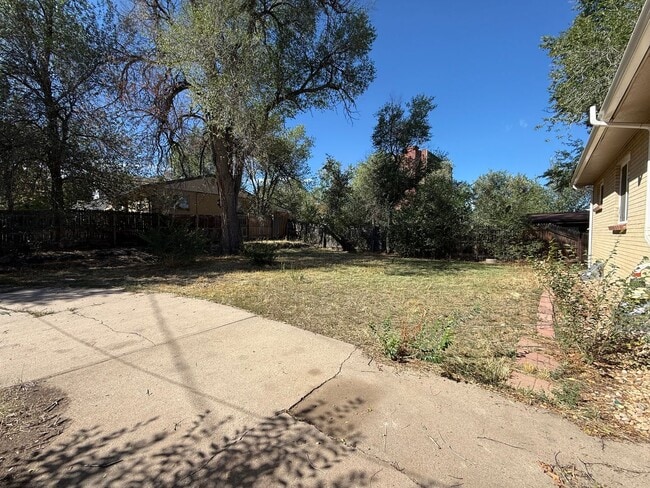 Building Photo - Beautifully Updated Home near Federal & Al...