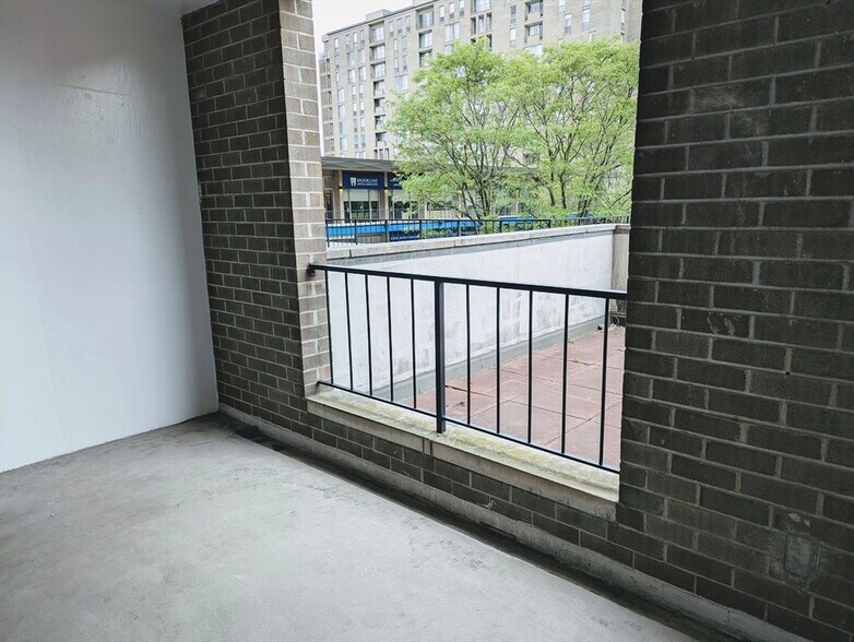 Building Photo - 77 Pond Ave