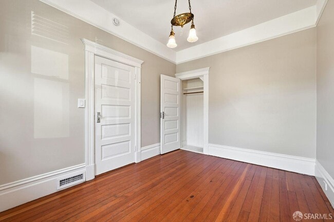 Building Photo - 1529 Hampshire St