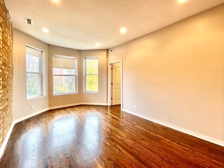 Building Photo - 3342 W Beach Ave