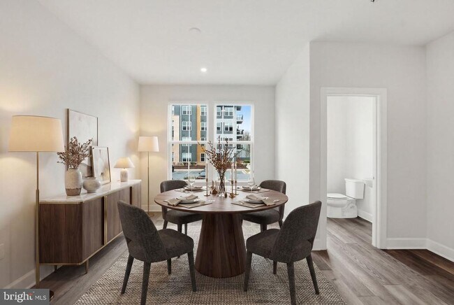 Building Photo - 211 Phoenix Dr