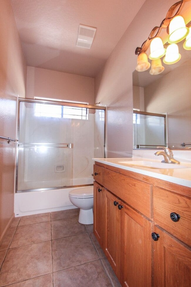 Building Photo - Willow Hills Home