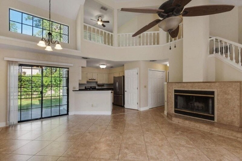 Building Photo - 2014 Mistral Ln E
