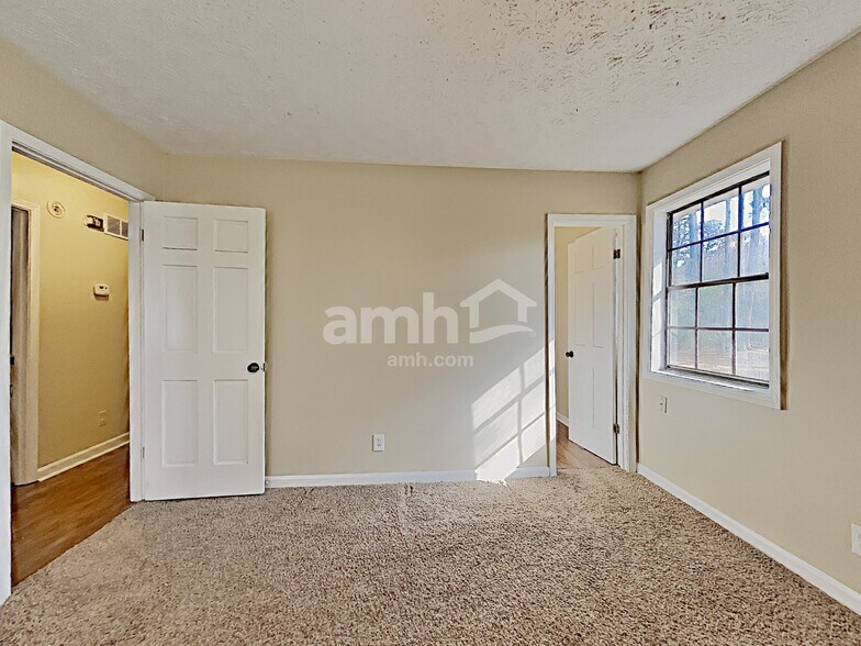 Building Photo - 3182 Fireplace Trl