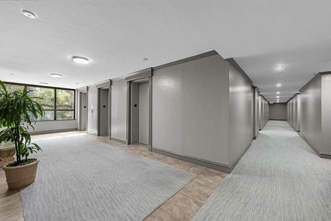 Building Photo - 5150 Hidalgo St