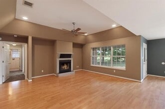 Building Photo - 1822 Sharon Dr